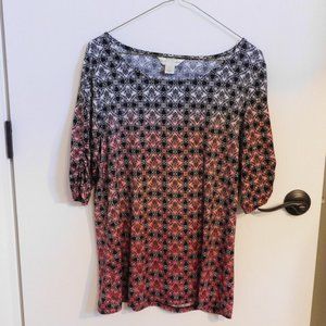 Women's medium top black pink to red ombre Short sleeve w/ Ruching Medium EUC